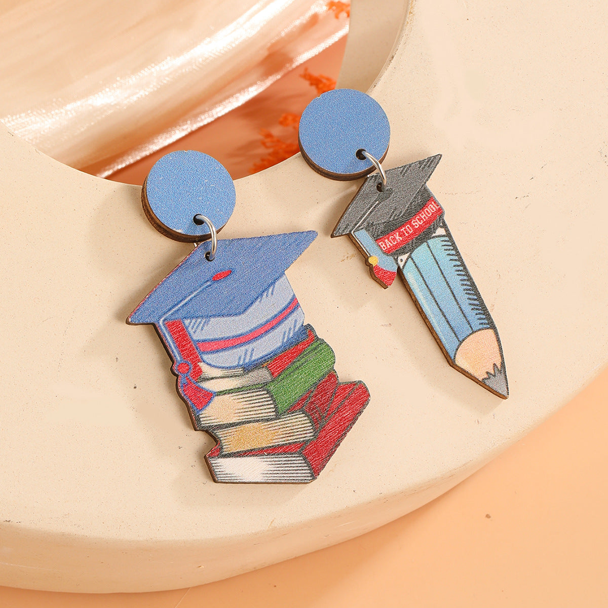 Libro de texto del lápiz de la gorra de doctor al por mayor Decoración colgante de pendientes de madera